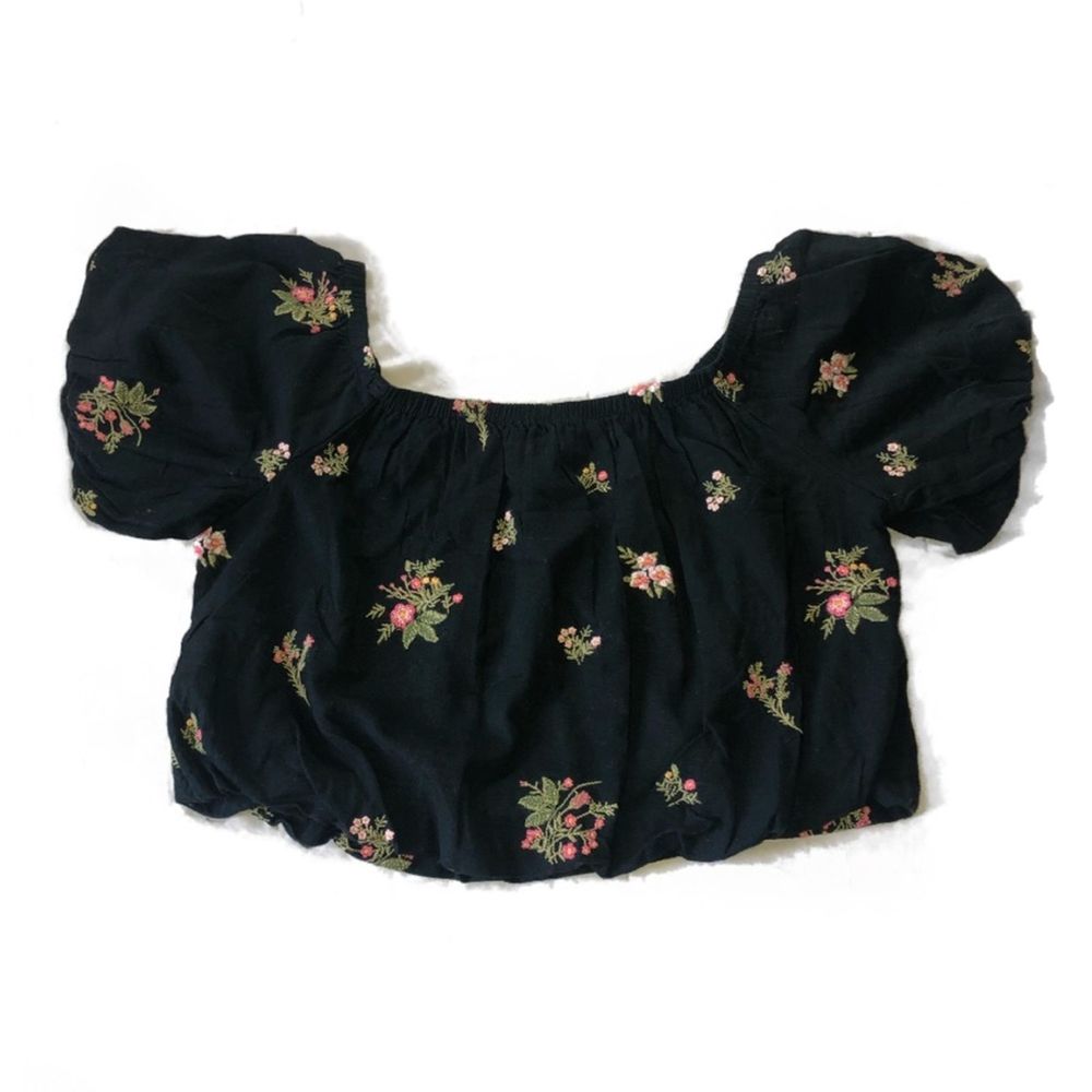 NWOT Black Crop Top With Pink Floral Embro…
